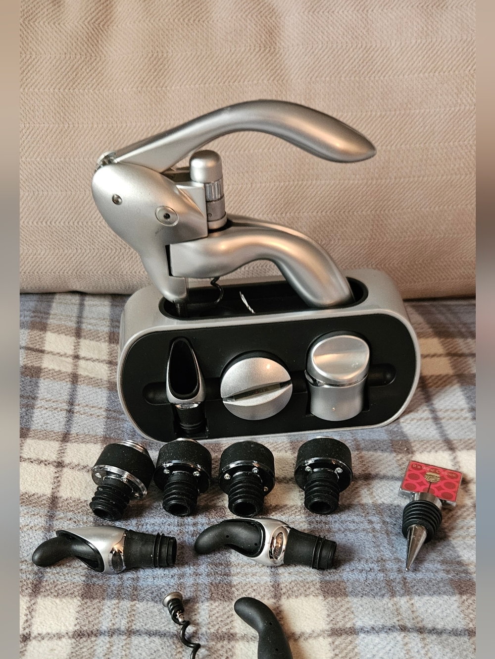 Metrokane Rabbit wine tool set- Wine Opener Set With Extras